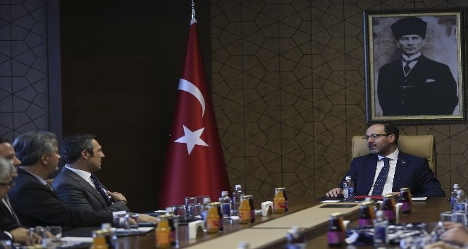 Bakan Kasapoğlu, Fenerbahçe Başkanı Ali Koç’u kabul etti