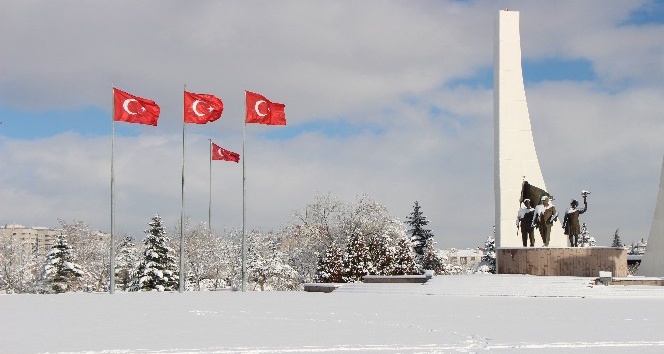Eskişehir’de seyirlik kar manzaraları