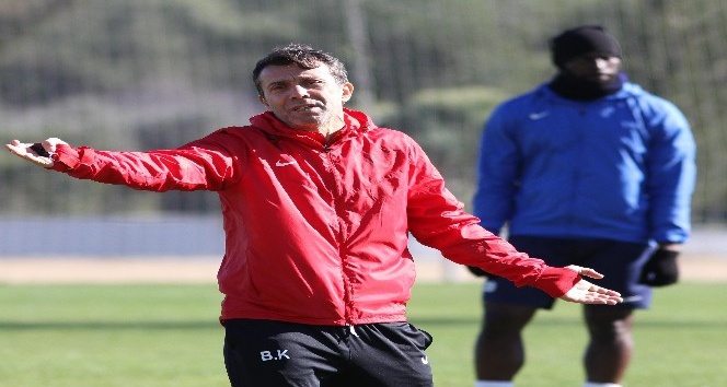 Bülent Korkmaz, antrenmanda Kayserispor maçı taktiklerini verdi