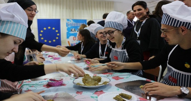 Yabancı öğrencilerin Türk yemekleri ile imtihanı
