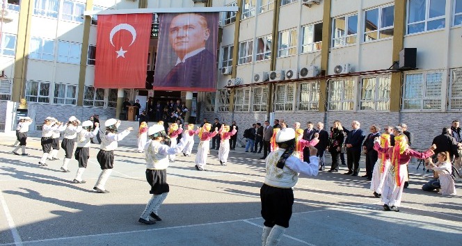 Antalya’da 452 bin öğrencinin karne sevinci