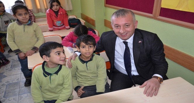 MHP İl Başkanı Aydın, öğrencilerine karne dağıttı