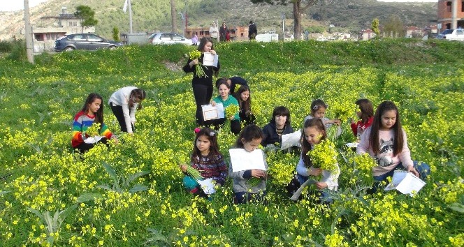 Antalya’da çocuklar bahar ve karne sevincini birlikte yaşadı