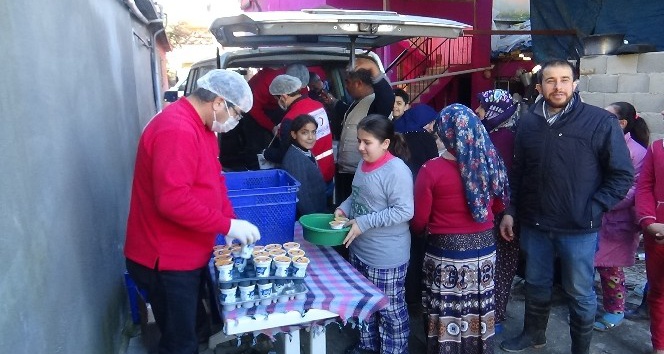 Kızılay’dan Amik Ovası’nda sel felaketinden etkilenen vatandaşlara yemek yardımı