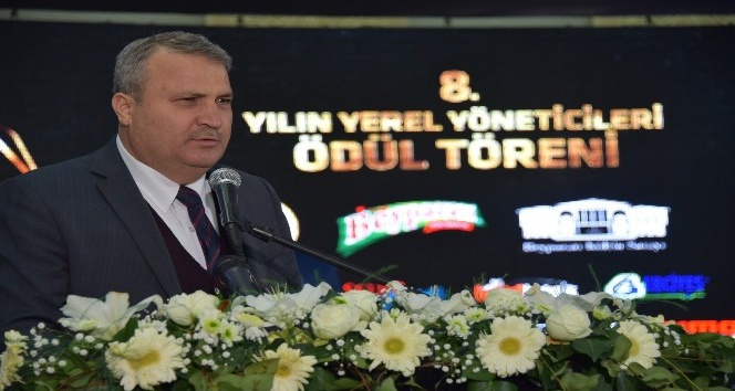 Başkan Çerçi, ’Türkiye’de Yılın Yerel Yöneticisi’ ödülünü aldı