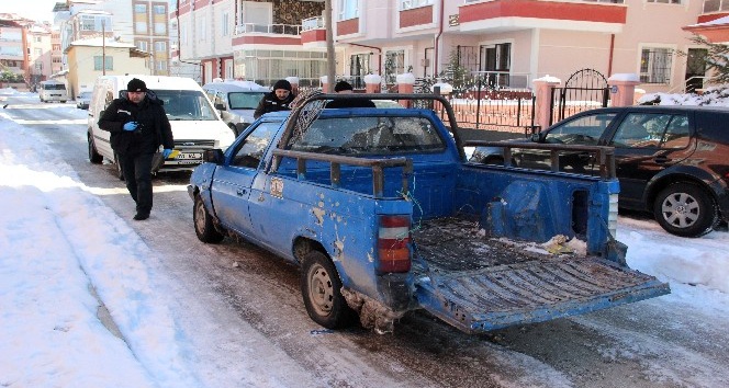Baba ile kızının içinde bulunduğu pikap araca silahlı saldırı