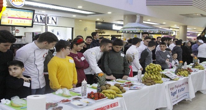 Engelli öğrenciler usta şeflerle birlikte waffle şov yaptı