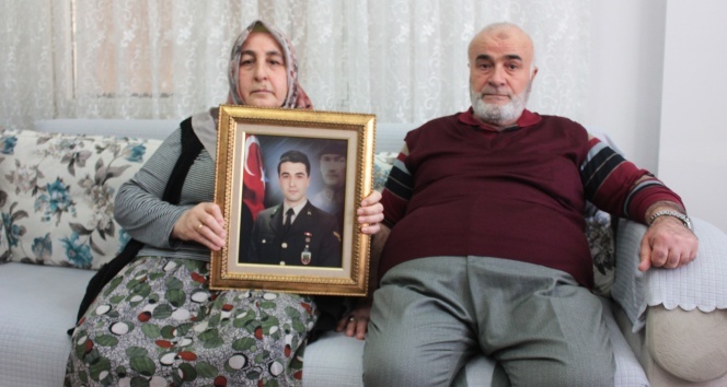 Zeytin Dalı Harekatı'nda şehit düşen Fatih Mehmethan'ın baba evinde Türk bayrağı dalgalanıyor