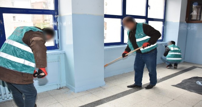Kırıkkale’de mahkumlar okullar için çalışıyor