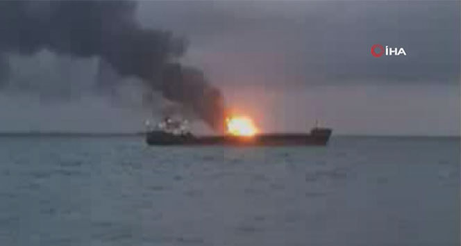 Kerç Boğazı&#039;nda iki gemide yangın: 10 ölü