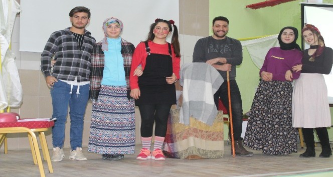 KMÜ’de BESYO öğrencilerinden tiyatro gösterisi