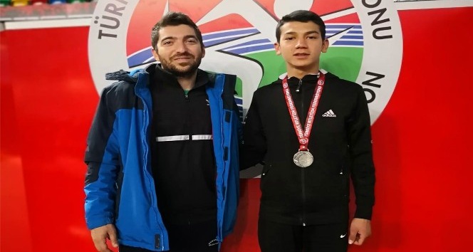 Olimpiyat kadrosuna alınan genç atlet Karaman’ı sevindirdi