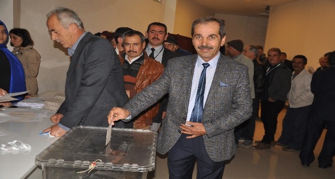 AK Parti Kırkağaç İlçe Başkanı Kılınç ve yönetimi istifa etti
