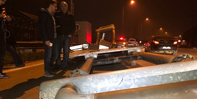 Damperi açılan tır yönlendirme tabelalarını yıktı