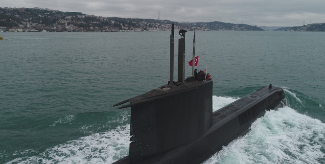 Türk Donanmasının gururu 'TCG Sakarya'nın bir günlük yolcuğunu İHA görüntüledi