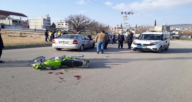 Otomobil ile motosiklet çarpıştı: 2 yaralı
