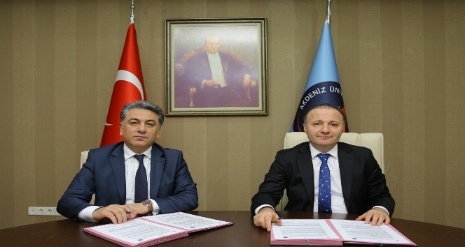 Akdeniz Üniversitesi Mühendislik Fakültesi’ne  2 amfi ve 1 bilgisayar laboratuvarı