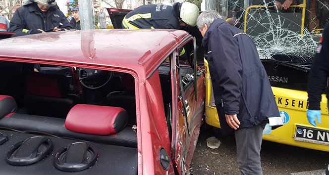 Bursa&#039;da can pazarı, yolcu otobüsüyle kafa kafaya çarpıştı