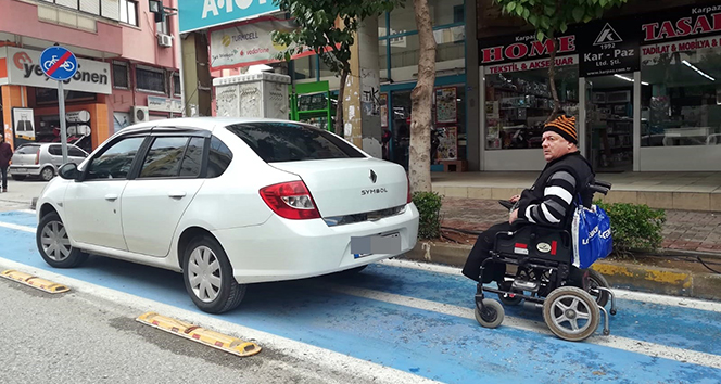 Engelli sürücüye park engeli