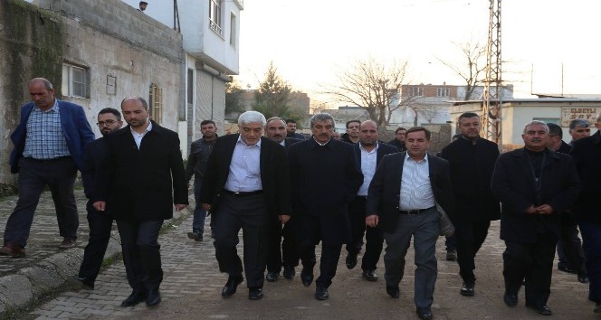 AK Partililer Elbeyli’ye çıkarma yaptı