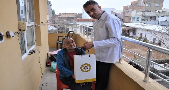 Cizre’de ‘evde ücretsiz berber’ hizmeti