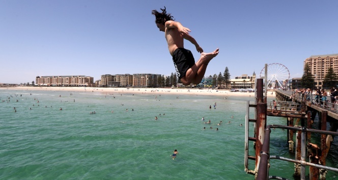 Avustralya’da hava sıcaklığı 80 yılın en yüksek seviyesine çıktı