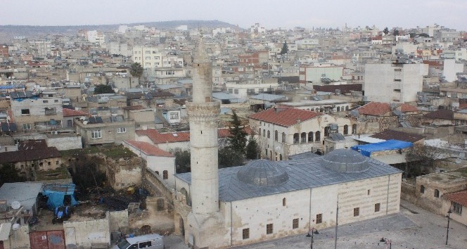 Roketlerin hedefi olan caminin restorasyonu tamamlandı