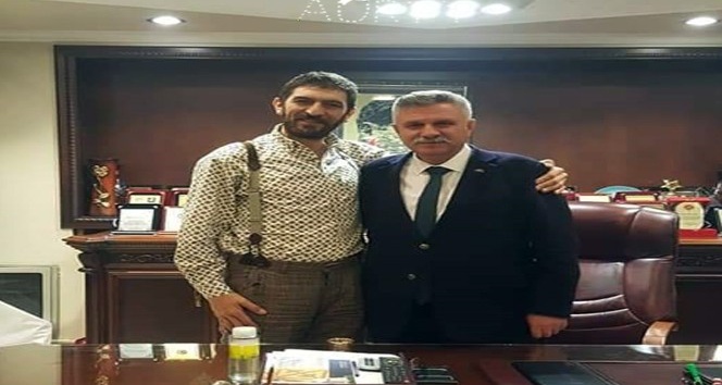 Kötü rollerin karakteri ünlü oyuncu yine şaşırtmadı