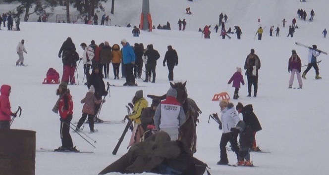 Sarıkamış Kayak Merkezi’nde festival yoğunluğu