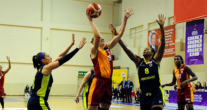 Fenerbahçe, Galatasaray'ı deplasmanda yendi