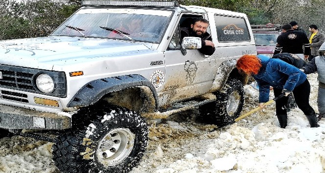 Kar üstünde Off Road keyfi