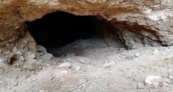 Tarihi höyükte kaçak kazıya 2 tutuklama
