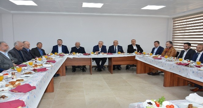 İlim Yayma Cemiyeti Adana Şube Başkanı Hüseyin Çomu, güven tazeledi