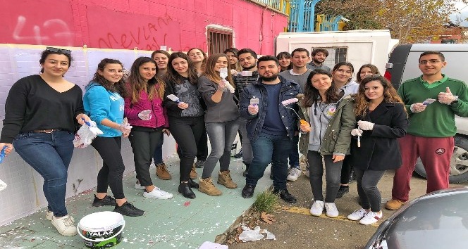 Yaşar Üniversitesi’nde öğrencilerin dersi ’iyilik’