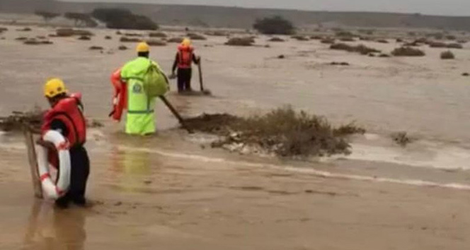 Suudi Arabistan’daki selde 12 kişi öldü