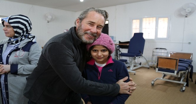 Sinan Albayrak, Suriye’de savaş mağduru çocuklarla buluştu