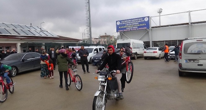 Kilis’te bisiklet dağıtımı devam ediyor