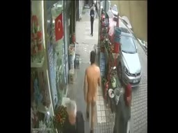 (Özel) Şener Şen’in efsane filmi "Çıplak Vatandaş" gerçek oldu