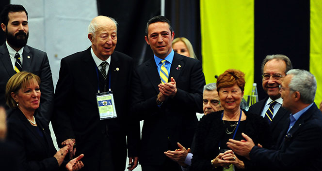 Fenerbahçe’de 70 yıllık üyeler plaketlerini aldı
