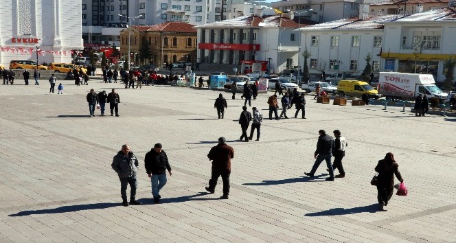 Güneşli havanın tadını çıkarttılar
