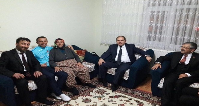 Kaptan Osman Çakmak’ın annesi son yolculuğuna uğurlandı