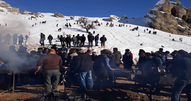 Sarıveliler’de kızak şenliği düzenlendi