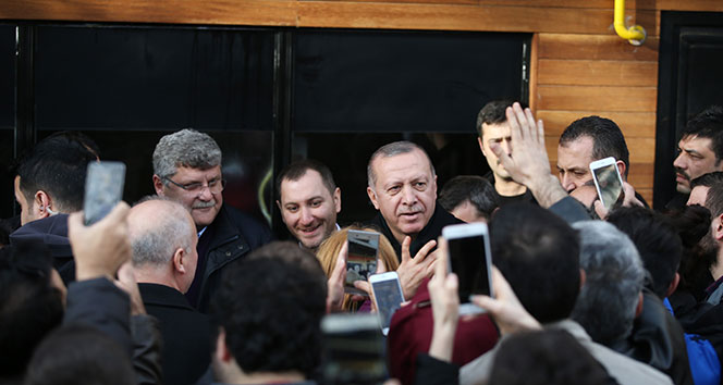 CumhurbaÅkanÄ± ErdoÄan, ÃengelkÃ¶y'de Ã§ay bahÃ§esinde vatandaÅlarla sohbet etti