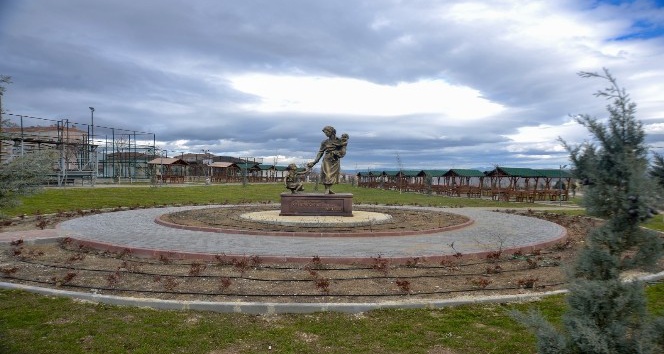 Çiçekdağı’nda park yapım çalışmaları sürüyor