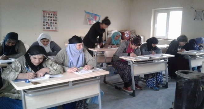 Mardin’de 15 bin 757 yetişkin okuma yazma öğrendi