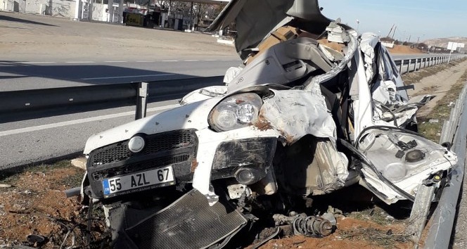 Hafif ticari aracıyla EDS direğine çarpan sürücü ağır yaralandı