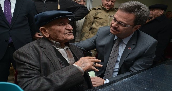 Vali Ünlü, şehit babasının taziyesine katıldı