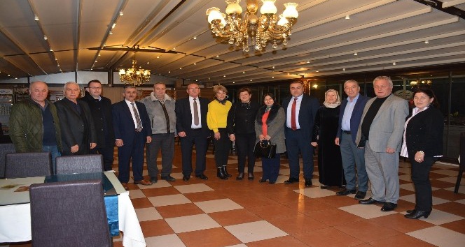 Başkan Erener’den Meclis üyelerine plaket