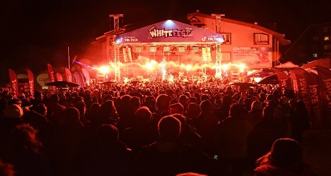 Uludağ’da Hande Yener rüzgarı