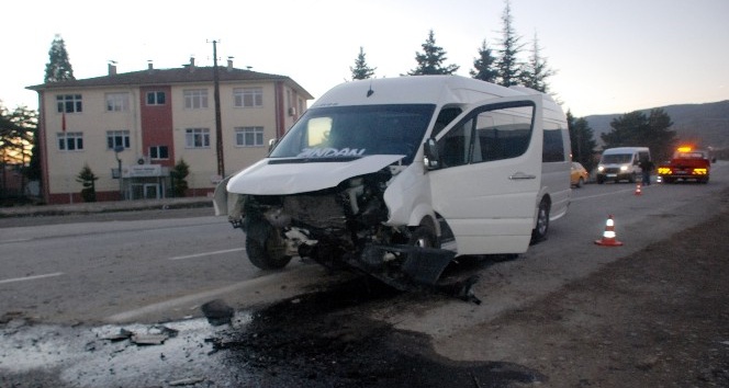 Tokat’ta trafik kazası: 7’si öğrenci 10 yaralı